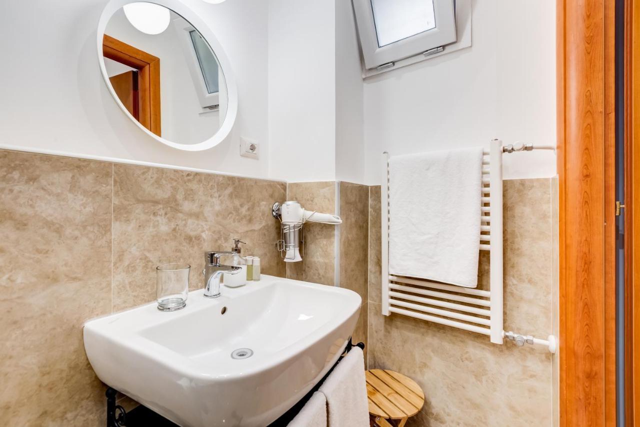 Lovely And Modern Nest Near The Colosseum Rom Exteriör bild